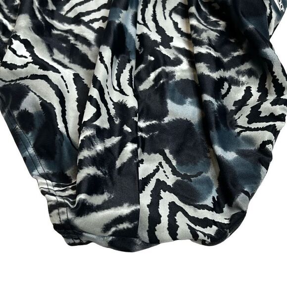 Speedo NWT black and gray animal print one piece swimsuit size 12 - Picture 8 of 13